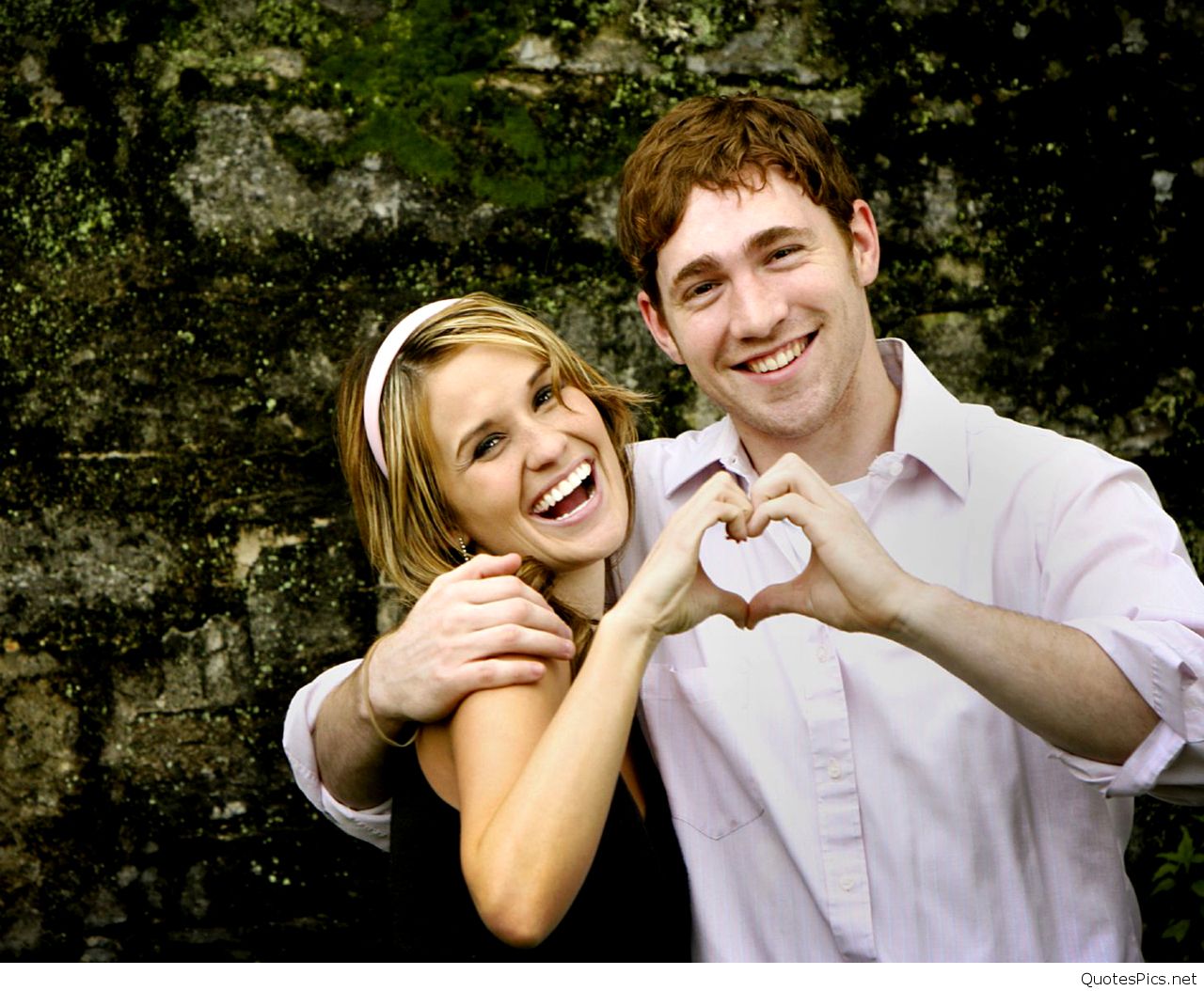 Loving Couple Hd Wallpaper For Desktop Free Download - Love Romantic Couples Pic Hd - HD Wallpaper 