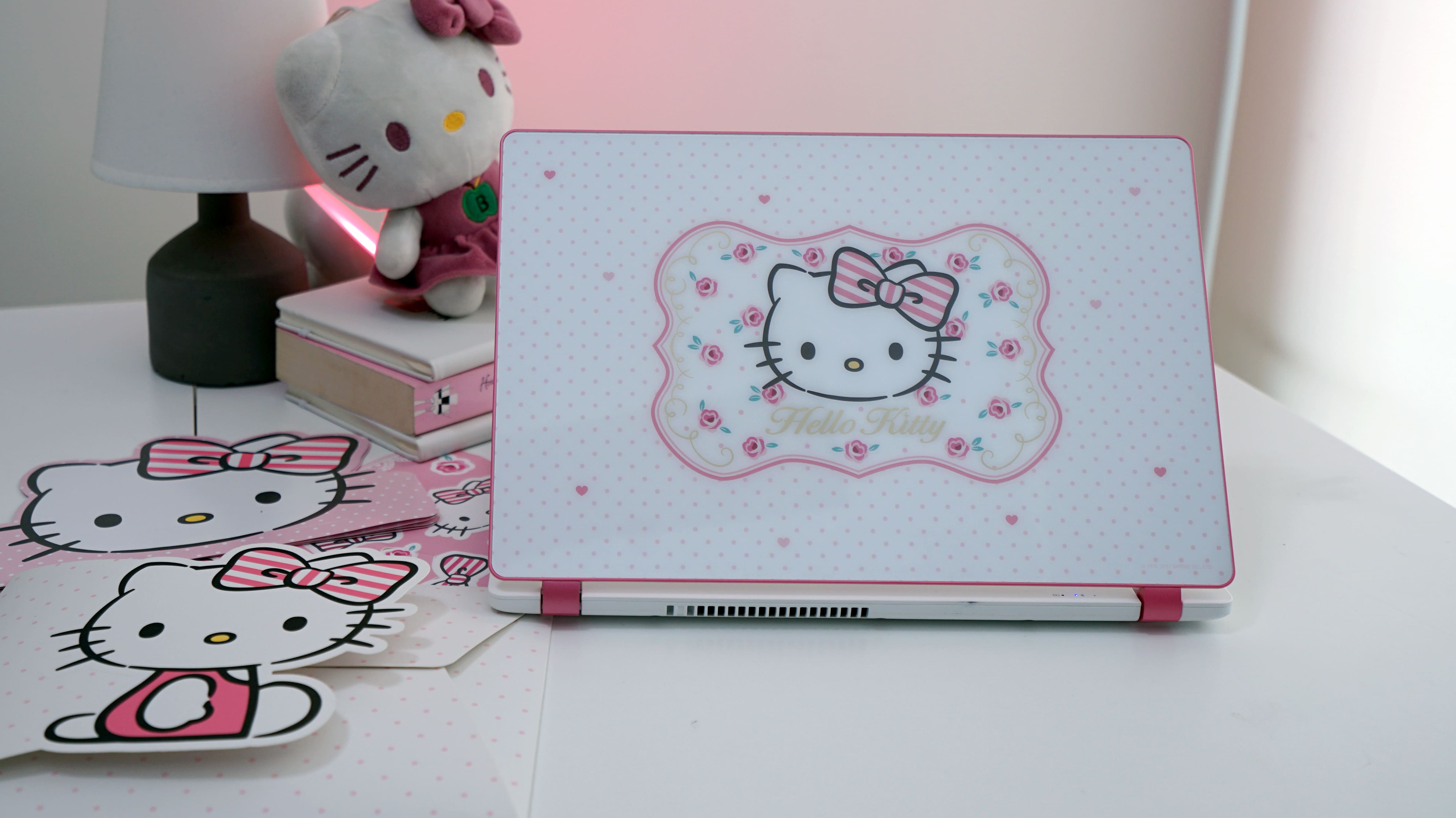 Hello kitty блокнот. Ноутбук Хэллоу Китти. Монитор hello Kitty. Ежедневник с Хэллоу Китти. Хелло Китти ежедневник.