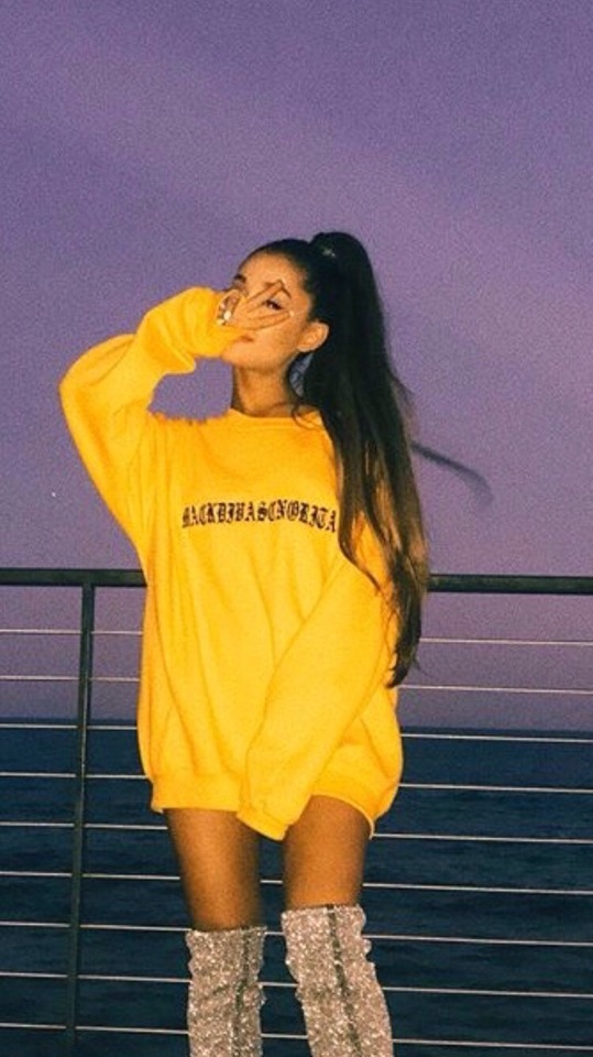 Ariana Grande In Sweater 539x960 Wallpaper