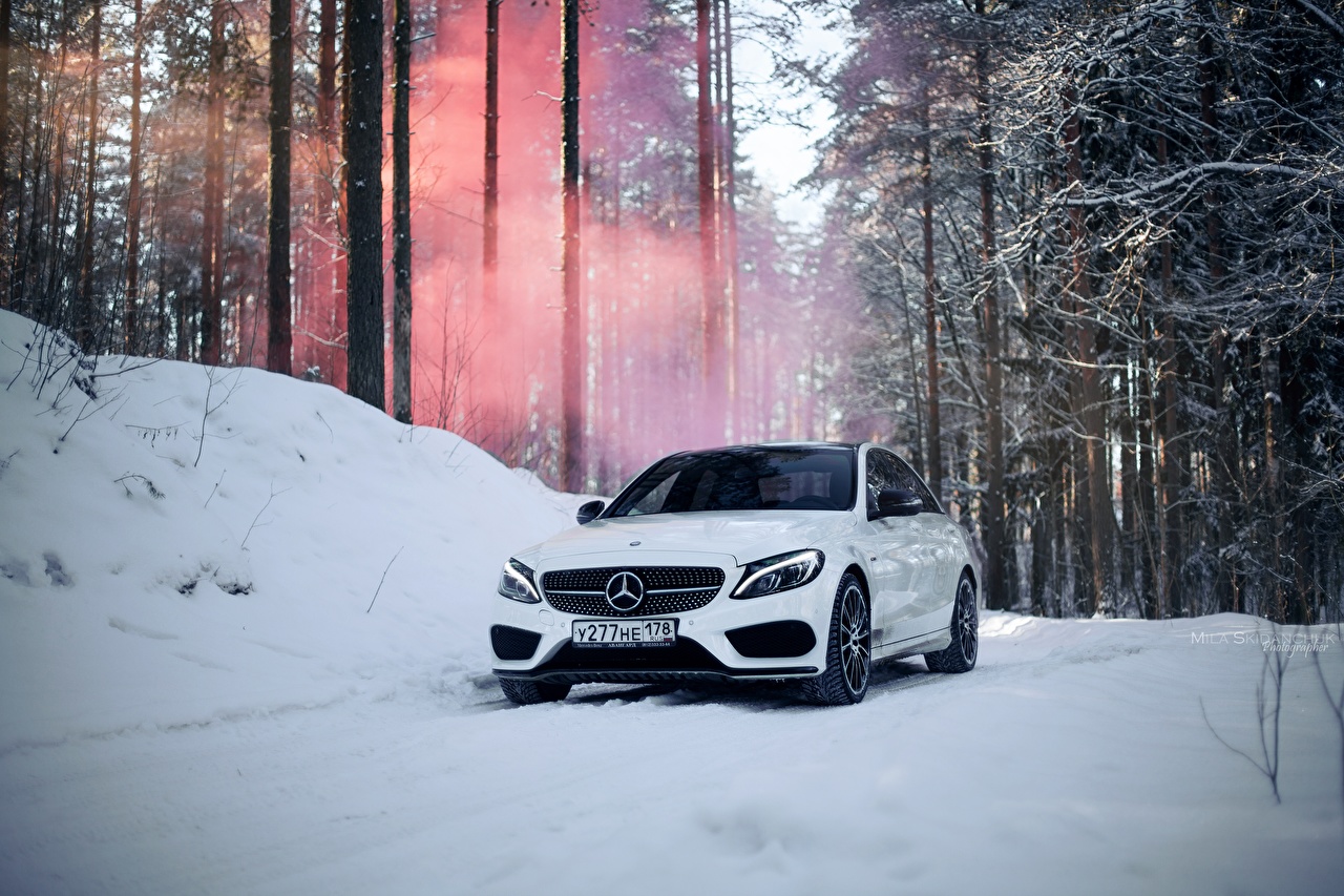 Mercedes Benz Wallpaper Snow - HD Wallpaper 