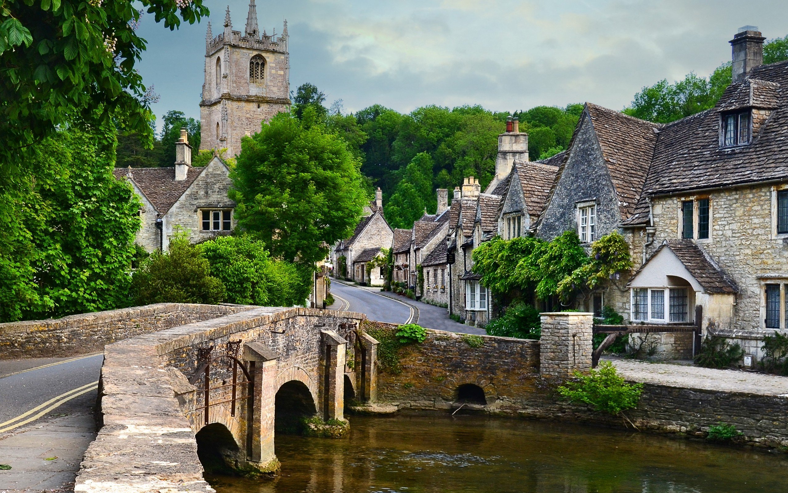 Castle Combe Village In England Wallpaper - Castle Combe - 2560x1600