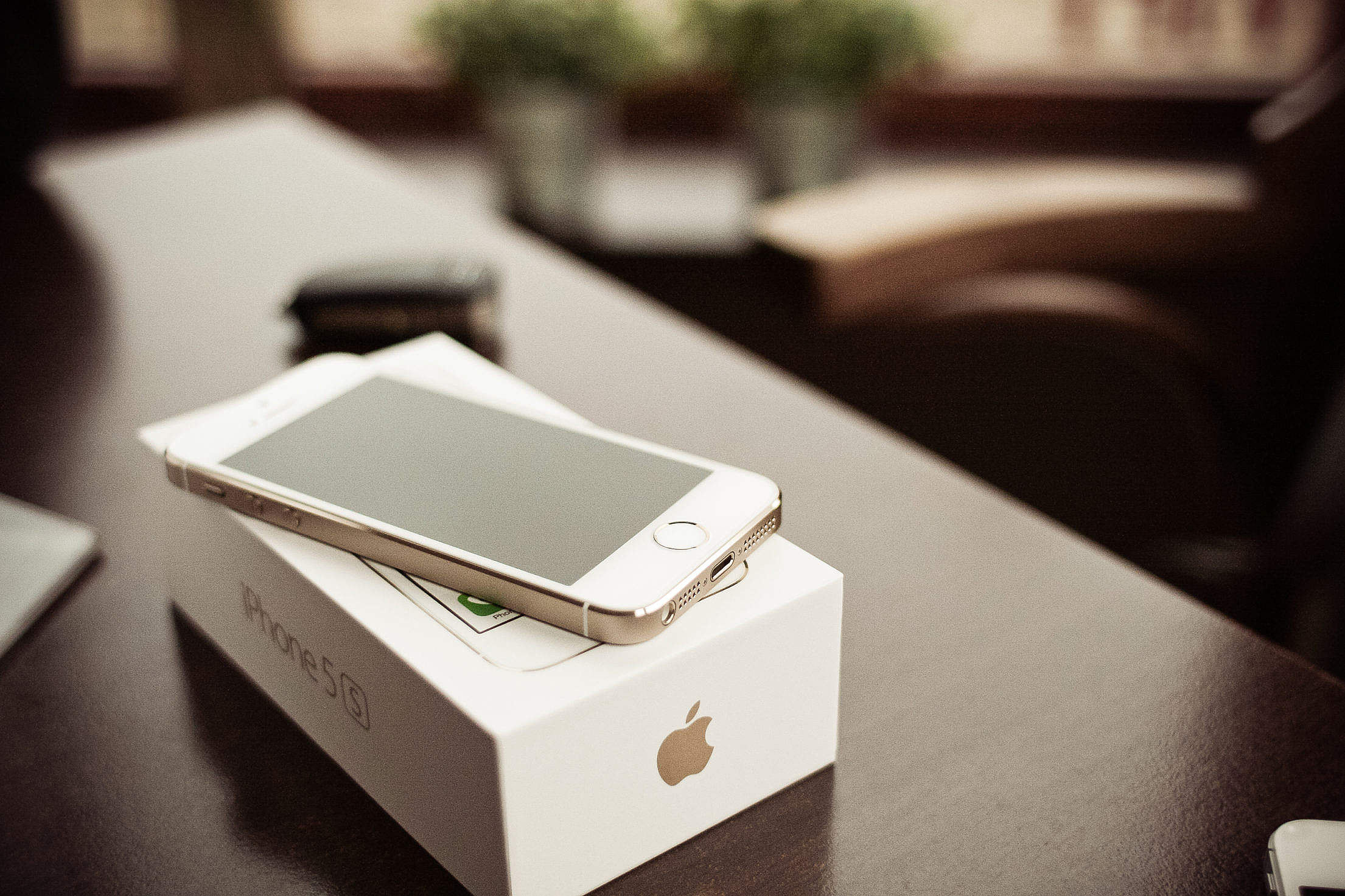 Download Iphone 5s Gold With A Box Free Stock Photo Iphone 5s Images Download 2210x1473 Wallpaper Teahub Io